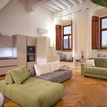 Apartment Loft Moderno Vista Centro Citta J House